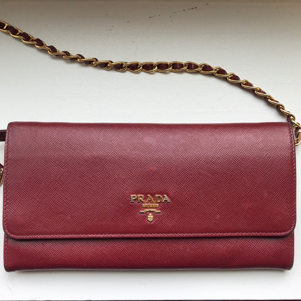 Prada Wallet on a Chain